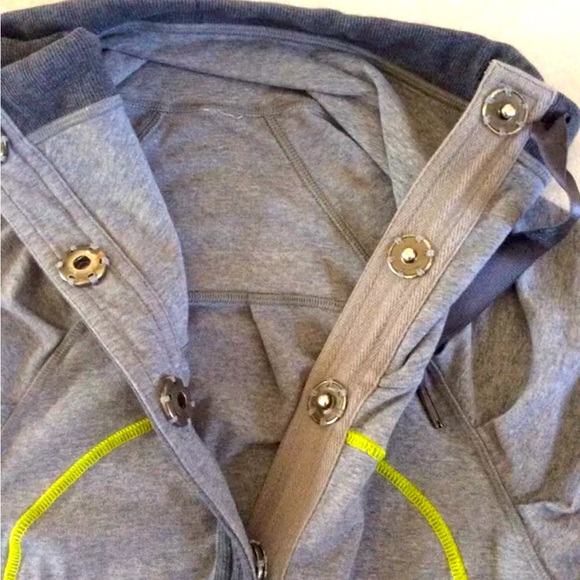 Lululemon jacket, with snap buttons - Picture 5 of 9